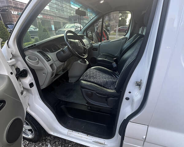 Білий Рено Трафік, об'ємом двигуна 2.46 л та пробігом 347 тис. км за 9000 $, фото 8 на Automoto.ua