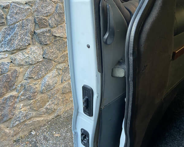 Білий Рено Трафік, об'ємом двигуна 2 л та пробігом 326 тис. км за 6850 $, фото 17 на Automoto.ua