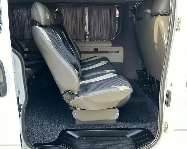Белый Рено Трафик, объемом двигателя 2 л и пробегом 250 тыс. км за 8700 $, фото 15 на Automoto.ua