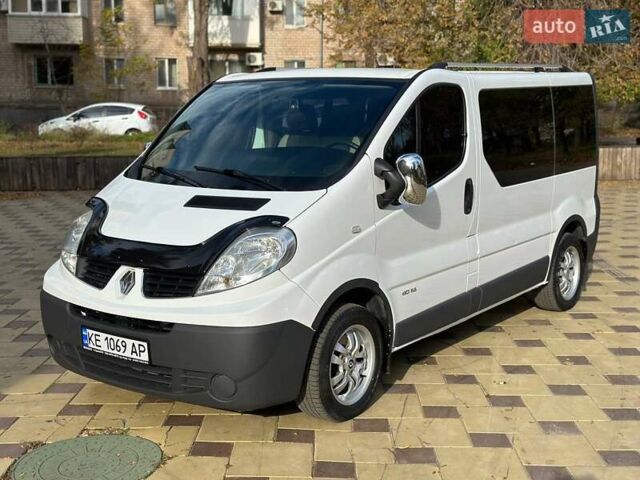 Белый Рено Трафик, объемом двигателя 2 л и пробегом 250 тыс. км за 8700 $, фото 1 на Automoto.ua