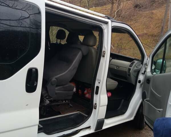 Белый Рено Трафик, объемом двигателя 1.87 л и пробегом 291 тыс. км за 7000 $, фото 10 на Automoto.ua