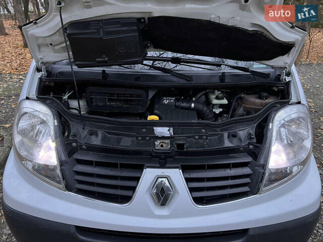 Белый Рено Трафик, объемом двигателя 2 л и пробегом 400 тыс. км за 9200 $, фото 24 на Automoto.ua