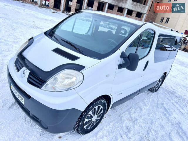 Белый Рено Трафик, объемом двигателя 2 л и пробегом 274 тыс. км за 7499 $, фото 1 на Automoto.ua