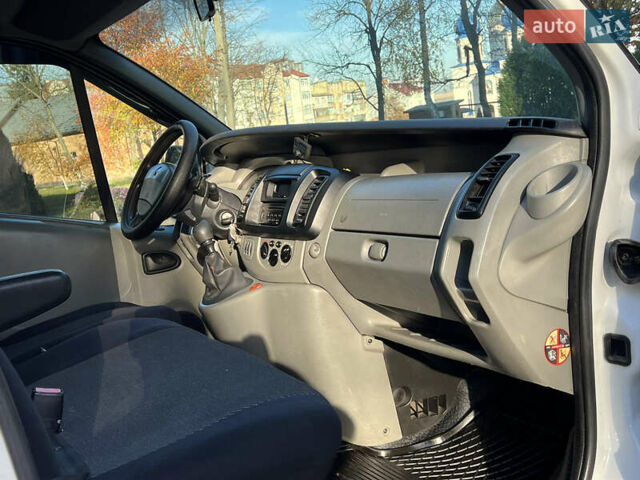 Белый Рено Трафик, объемом двигателя 2 л и пробегом 470 тыс. км за 8650 $, фото 33 на Automoto.ua