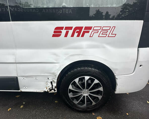 Белый Рено Трафик, объемом двигателя 2 л и пробегом 410 тыс. км за 8800 $, фото 7 на Automoto.ua