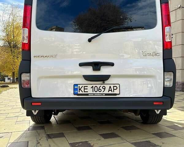 Белый Рено Трафик, объемом двигателя 2 л и пробегом 250 тыс. км за 8700 $, фото 5 на Automoto.ua