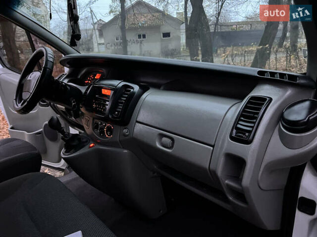 Белый Рено Трафик, объемом двигателя 2 л и пробегом 400 тыс. км за 9200 $, фото 14 на Automoto.ua