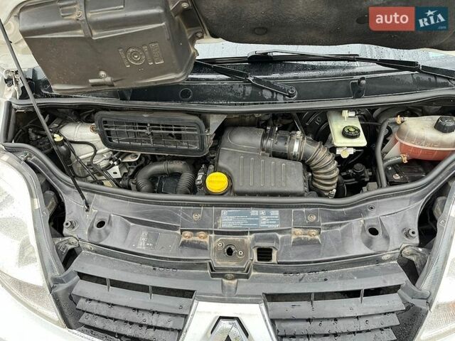 Белый Рено Трафик, объемом двигателя 2 л и пробегом 240 тыс. км за 9900 $, фото 14 на Automoto.ua
