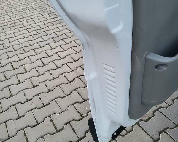 Белый Рено Трафик, объемом двигателя 2 л и пробегом 261 тыс. км за 8999 $, фото 60 на Automoto.ua