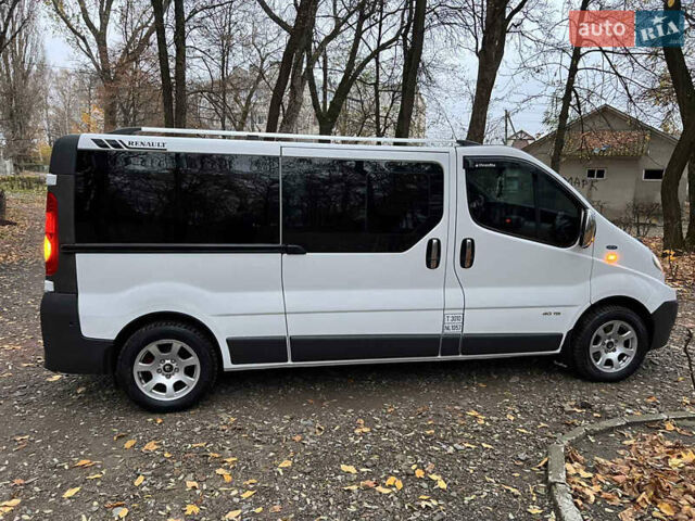 Белый Рено Трафик, объемом двигателя 2 л и пробегом 400 тыс. км за 9200 $, фото 1 на Automoto.ua