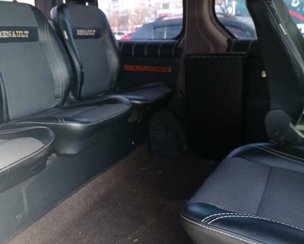 Білий Рено Трафік, об'ємом двигуна 2 л та пробігом 230 тис. км за 9500 $, фото 3 на Automoto.ua