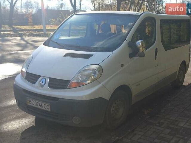 Белый Рено Трафик, объемом двигателя 2 л и пробегом 220 тыс. км за 7200 $, фото 1 на Automoto.ua