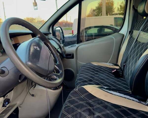 Белый Рено Трафик, объемом двигателя 2 л и пробегом 412 тыс. км за 8500 $, фото 6 на Automoto.ua