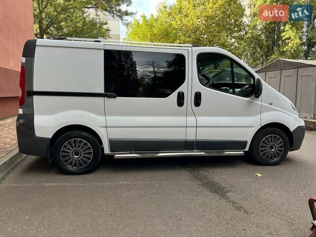 Білий Рено Трафік, об'ємом двигуна 2 л та пробігом 318 тис. км за 7400 $, фото 1 на Automoto.ua
