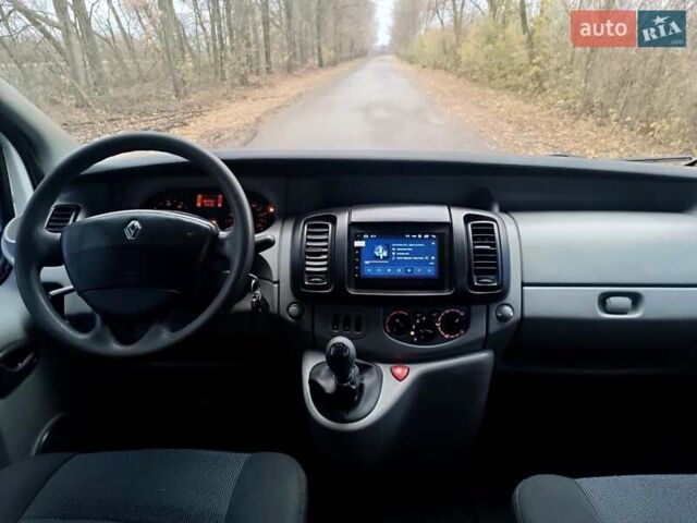 Білий Рено Трафік, об'ємом двигуна 2 л та пробігом 380 тис. км за 8800 $, фото 10 на Automoto.ua