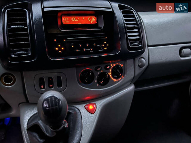 Белый Рено Трафик, объемом двигателя 2 л и пробегом 400 тыс. км за 9200 $, фото 15 на Automoto.ua