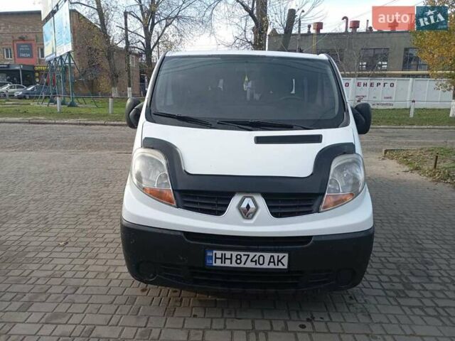 Білий Рено Трафік, об'ємом двигуна 2 л та пробігом 325 тис. км за 7600 $, фото 1 на Automoto.ua