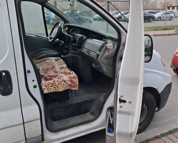 Белый Рено Трафик, объемом двигателя 2 л и пробегом 340 тыс. км за 5500 $, фото 7 на Automoto.ua