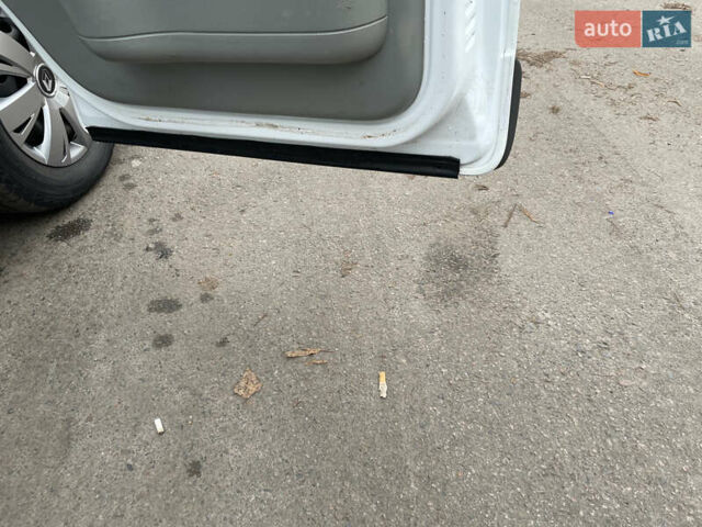 Белый Рено Трафик, объемом двигателя 1.9 л и пробегом 327 тыс. км за 8450 $, фото 12 на Automoto.ua