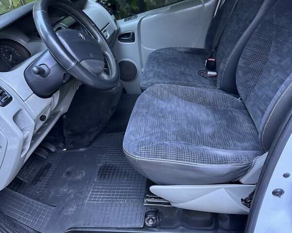 Білий Рено Трафік, об'ємом двигуна 2 л та пробігом 332 тис. км за 9199 $, фото 17 на Automoto.ua