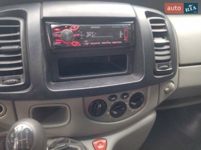 Белый Рено Трафик, объемом двигателя 2 л и пробегом 311 тыс. км за 7600 $, фото 2 на Automoto.ua