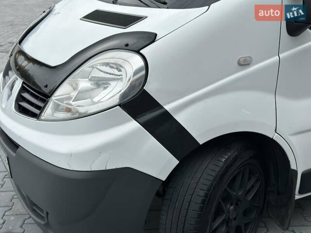 Рено Трафик 2007 в Черновцах на Automoto.ua Белый Рено Трафик, объемом двигателя 2 л и пробегом 400 тыс. км за 8000 $, фото 4 на Automoto.ua