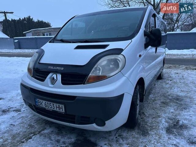 Білий Рено Трафік, об'ємом двигуна 2 л та пробігом 470 тис. км за 9700 $, фото 1 на Automoto.ua