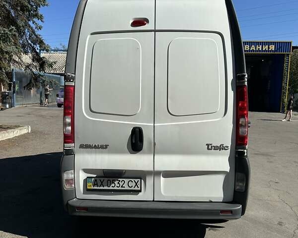 Белый Рено Трафик, объемом двигателя 2 л и пробегом 360 тыс. км за 7000 $, фото 2 на Automoto.ua