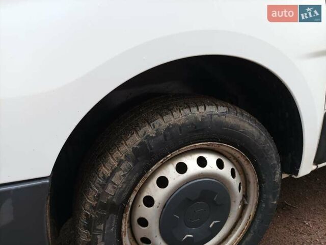 Белый Рено Трафик, объемом двигателя 1.9 л и пробегом 268 тыс. км за 6000 $, фото 12 на Automoto.ua