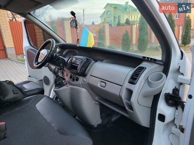 Белый Рено Трафик, объемом двигателя 2 л и пробегом 261 тыс. км за 8999 $, фото 72 на Automoto.ua