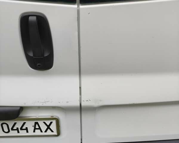 Білий Рено Трафік, об'ємом двигуна 2 л та пробігом 281 тис. км за 9000 $, фото 10 на Automoto.ua