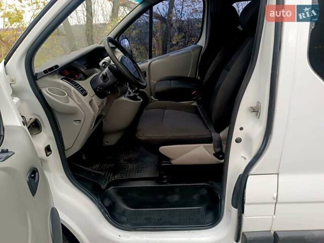 Білий Рено Трафік, об'ємом двигуна 2 л та пробігом 380 тис. км за 8800 $, фото 8 на Automoto.ua
