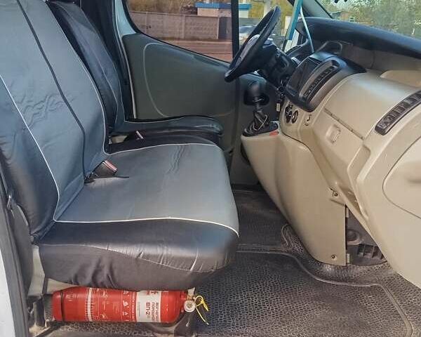 Білий Рено Трафік, об'ємом двигуна 2 л та пробігом 250 тис. км за 7500 $, фото 2 на Automoto.ua
