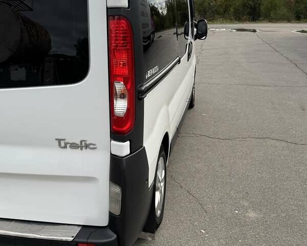 Білий Рено Трафік, об'ємом двигуна 2 л та пробігом 332 тис. км за 9199 $, фото 5 на Automoto.ua