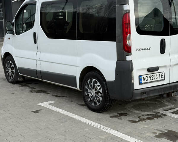 Білий Рено Трафік, об'ємом двигуна 2 л та пробігом 350 тис. км за 7800 $, фото 1 на Automoto.ua