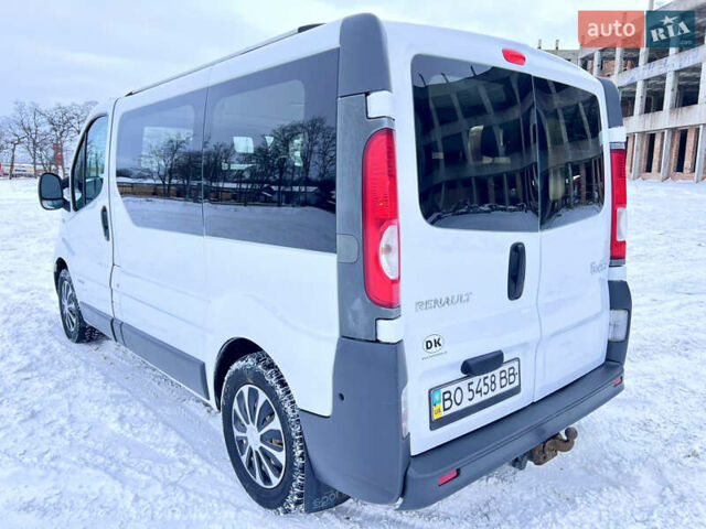 Белый Рено Трафик, объемом двигателя 2 л и пробегом 274 тыс. км за 7499 $, фото 3 на Automoto.ua