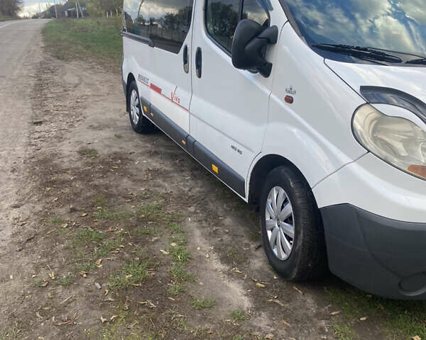 Білий Рено Трафік, об'ємом двигуна 2 л та пробігом 392 тис. км за 9706 $, фото 1 на Automoto.ua