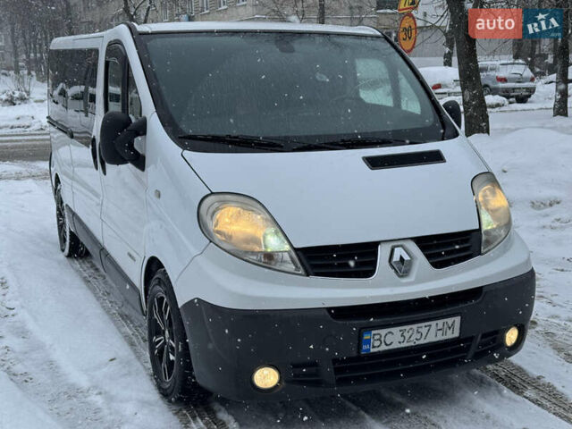 Белый Рено Трафик, объемом двигателя 2.46 л и пробегом 290 тыс. км за 9750 $, фото 1 на Automoto.ua