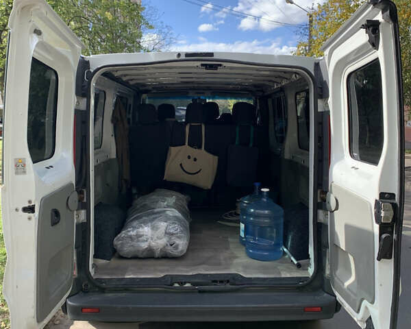 Белый Рено Трафик, объемом двигателя 2 л и пробегом 327 тыс. км за 9900 $, фото 1 на Automoto.ua