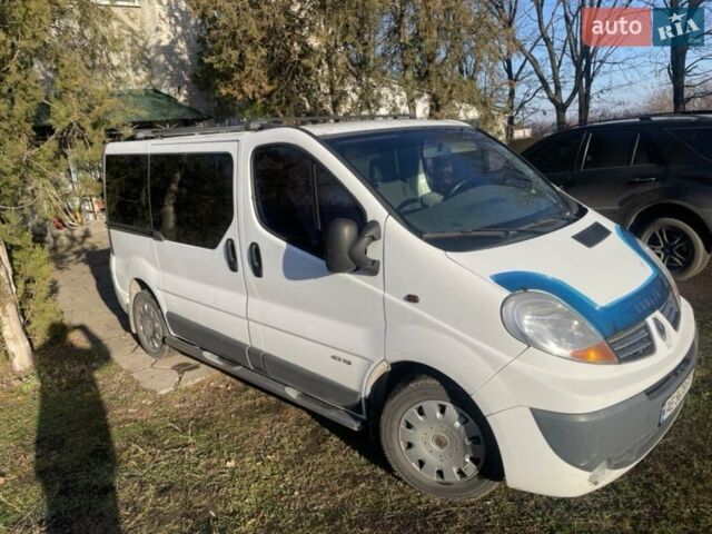 Белый Рено Трафик, объемом двигателя 2 л и пробегом 303 тыс. км за 15000 $, фото 2 на Automoto.ua