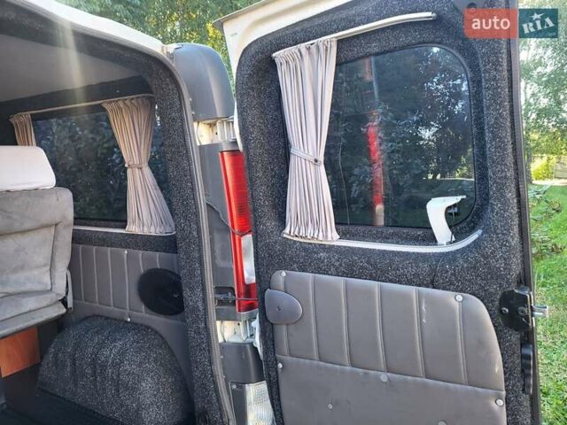Білий Рено Трафік, об'ємом двигуна 2 л та пробігом 228 тис. км за 9400 $, фото 80 на Automoto.ua