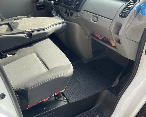 Белый Рено Трафик, объемом двигателя 2.46 л и пробегом 326 тыс. км за 9900 $, фото 7 на Automoto.ua