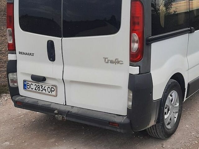 Білий Рено Трафік, об'ємом двигуна 2 л та пробігом 315 тис. км за 8700 $, фото 4 на Automoto.ua