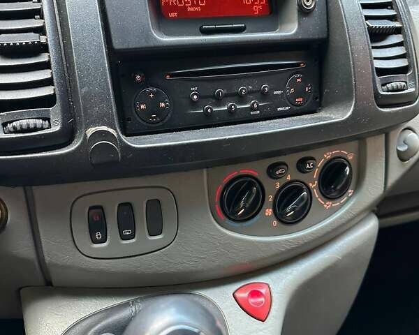 Білий Рено Трафік, об'ємом двигуна 2 л та пробігом 318 тис. км за 7400 $, фото 13 на Automoto.ua