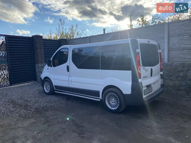 Білий Рено Трафік, об'ємом двигуна 2 л та пробігом 326 тис. км за 6850 $, фото 2 на Automoto.ua