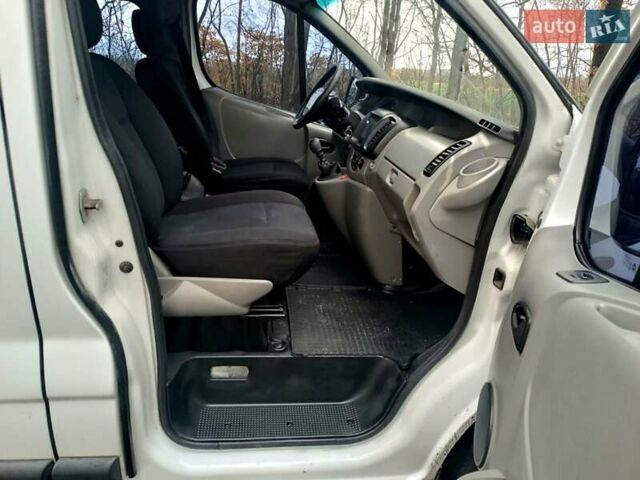 Білий Рено Трафік, об'ємом двигуна 2 л та пробігом 380 тис. км за 8800 $, фото 9 на Automoto.ua