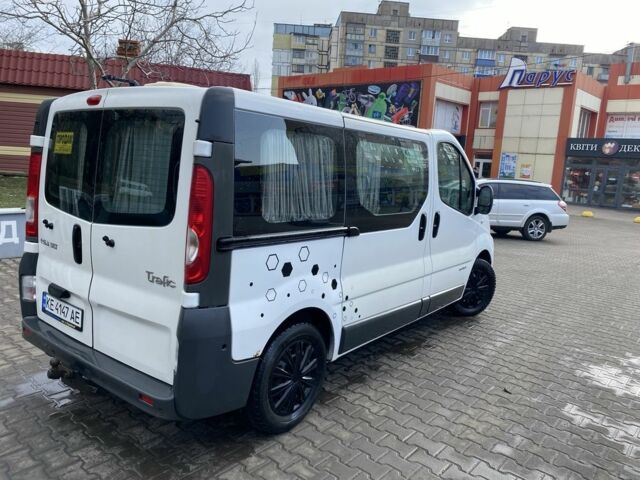 Белый Рено Трафик, объемом двигателя 2.5 л и пробегом 430 тыс. км за 5000 $, фото 1 на Automoto.ua