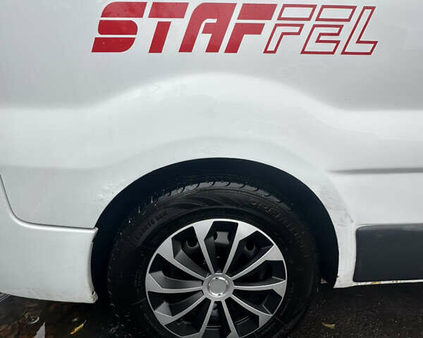 Белый Рено Трафик, объемом двигателя 2 л и пробегом 410 тыс. км за 8800 $, фото 3 на Automoto.ua