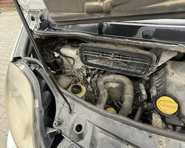 Білий Рено Трафік, об'ємом двигуна 2 л та пробігом 350 тис. км за 7800 $, фото 9 на Automoto.ua