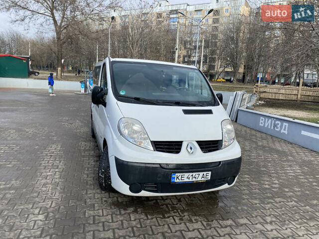 Белый Рено Трафик, объемом двигателя 2.46 л и пробегом 420 тыс. км за 9200 $, фото 6 на Automoto.ua